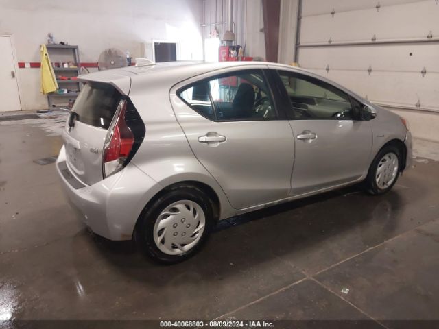 JTDKDTB33G1131529 Toyota Prius C Two