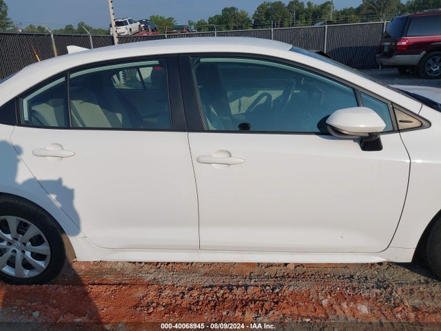 Toyota COROLLA LE 2022 5YFEPMAE6NP322304 Image 13
