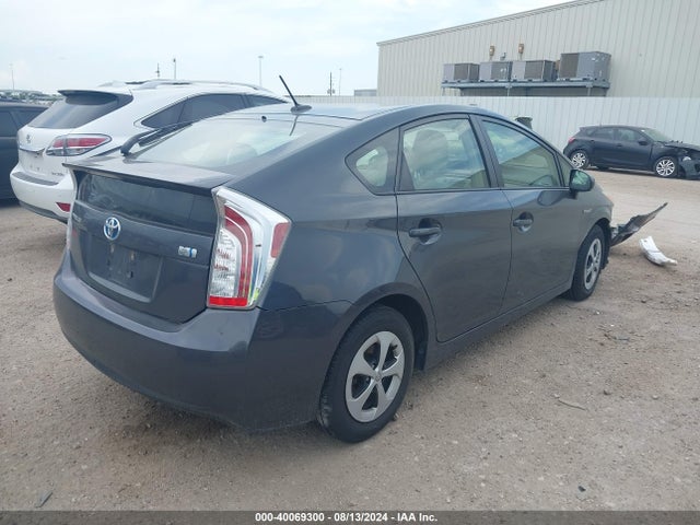 Toyota Prius Three 2014 JTDKN3DU5E0370277 Image 4