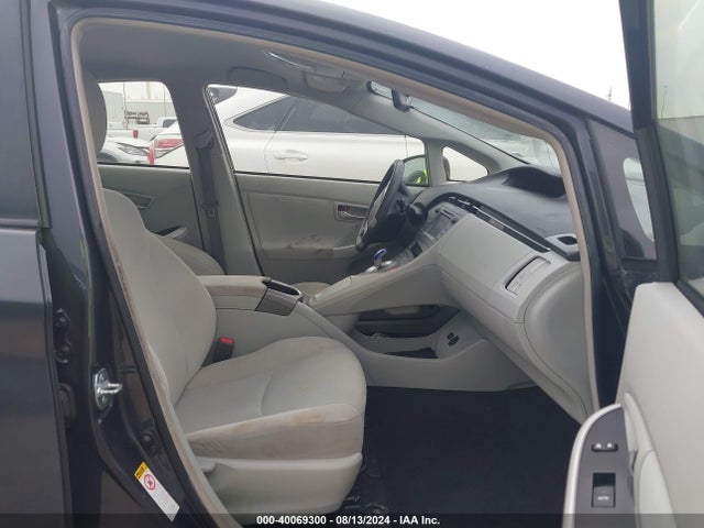 Toyota Prius Three 2014 JTDKN3DU5E0370277 Image 5