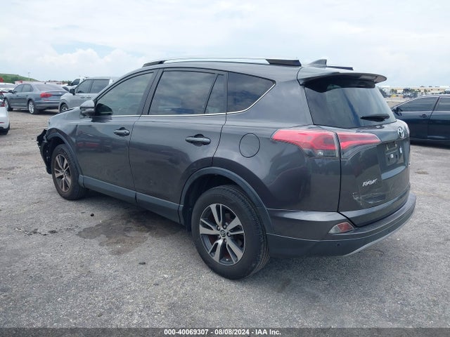 Toyota Rav4 Xle 2017 JTMWFREV0HJ708398 Image 3