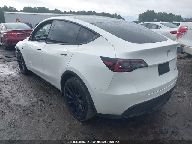 2021 TESLA MODEL Y 5YJYGAEE1MF257457 Photo 2