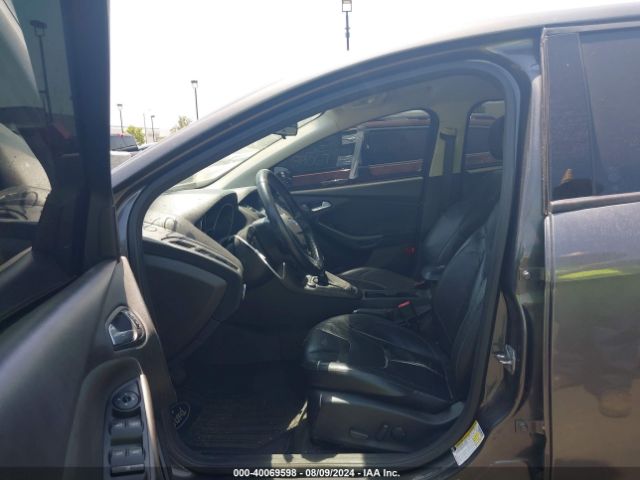 1FADP3F23FL375238 Ford FOCUS SE