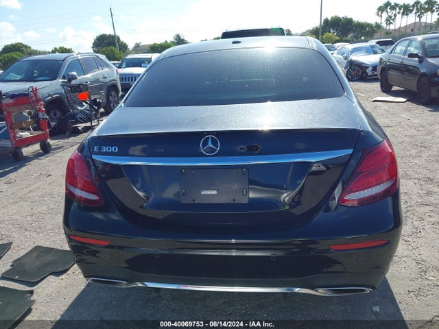 Mercedes-Benz E 300 2018 WDDZF4JB0JA333815 Image 16