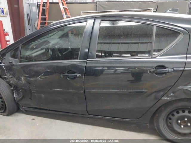 Toyota Prius C Two 2016 JTDKDTB37G1131517 Image 15