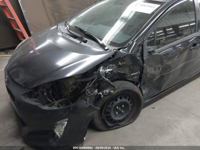 Toyota Prius C Two 2016 JTDKDTB37G1131517 Image 6