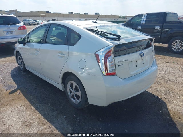 Toyota Prius Three 2015 JTDKN3DU1F0417581 Image 3