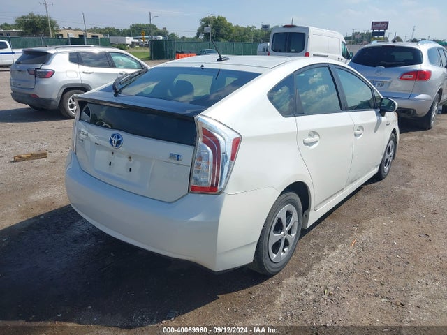 Toyota Prius Three 2015 JTDKN3DU1F0417581 Image 4
