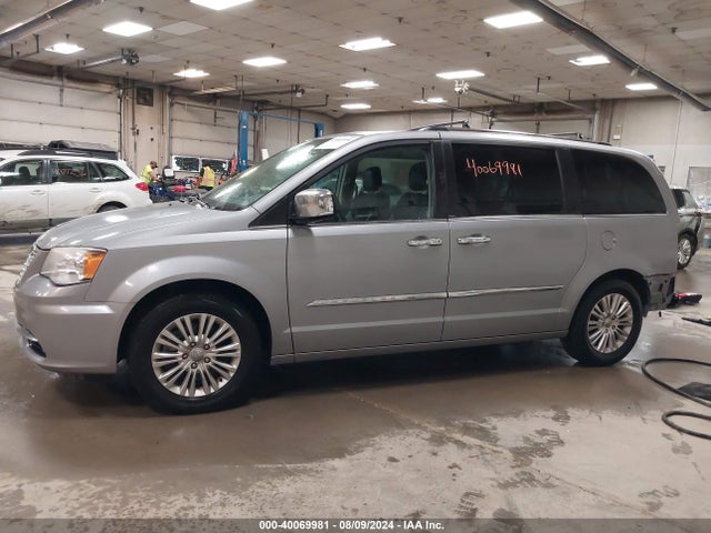 2C4RC1GG1ER189374 Chrysler Town & Country Limited