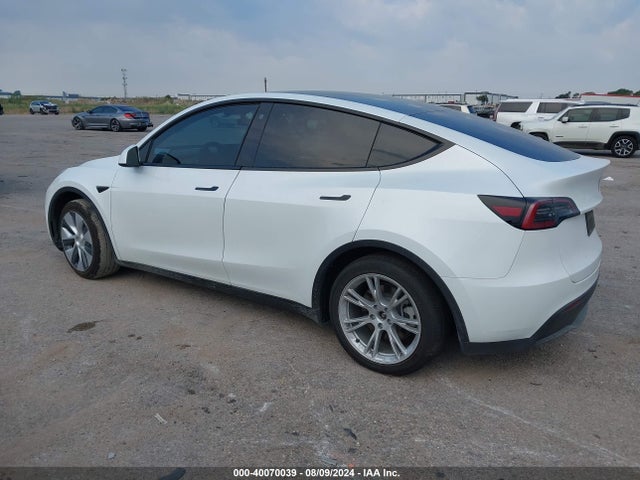 2023 TESLA MODEL Y 7SAYGDEE0PA096072 Photo 2