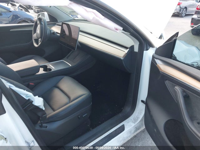 2023 TESLA MODEL Y 7SAYGDEE0PA096072 Photo 4