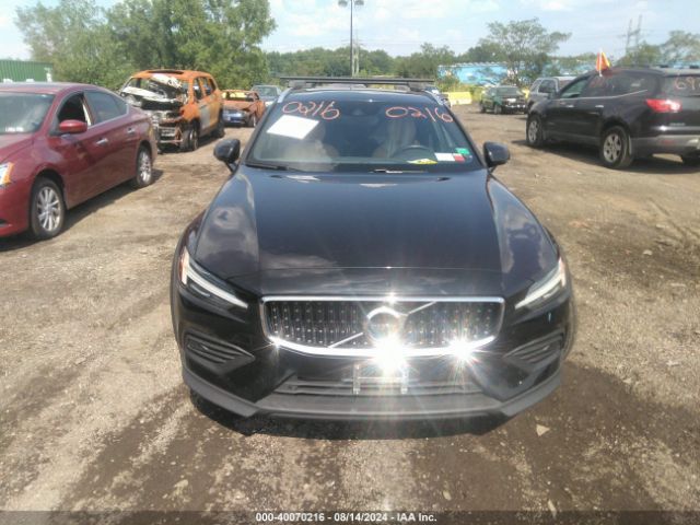 YV4102WK8L1030660 Volvo V60 Cross Country T5