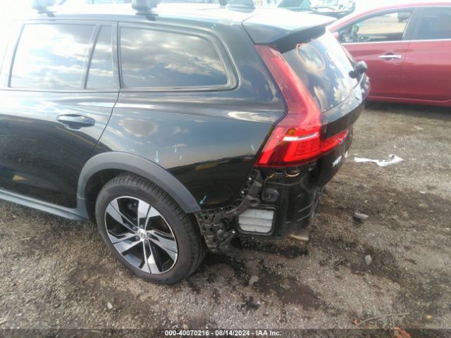 YV4102WK8L1030660 Volvo V60 Cross Country T5