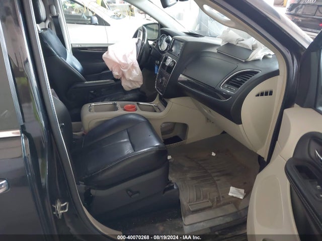 2C4RC1GG7ER425574 Chrysler Town & Country Limited
