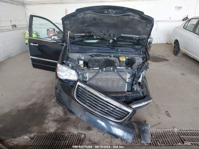 2C4RC1GG7ER425574 Chrysler Town & Country Limited