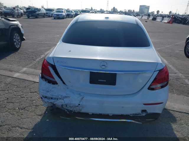 WDDZF4JBXHA072204 Mercedes-Benz E 300