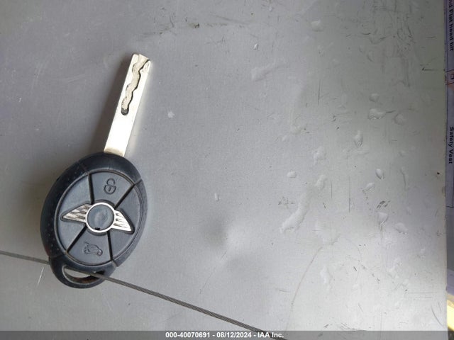 2006 MINI COOPER S WMWRE33586TN28911 Photo 10