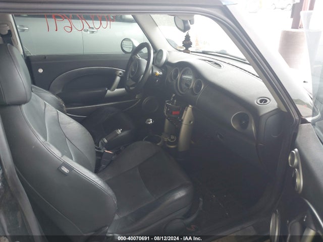 2006 MINI COOPER S WMWRE33586TN28911 Photo 4