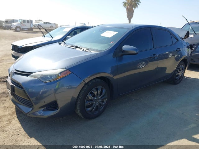 Toyota COROLLA LE 2018 5YFBURHE9JP822157 Image 2