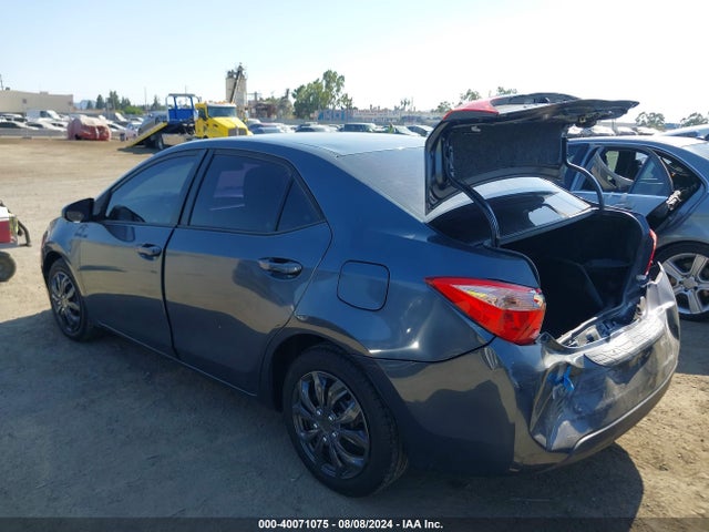 Toyota COROLLA LE 2018 5YFBURHE9JP822157 Image 3