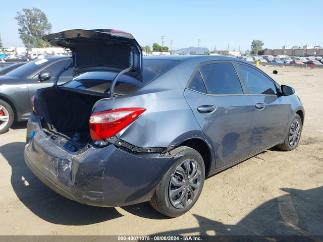Toyota COROLLA LE 2018 5YFBURHE9JP822157 Image 4