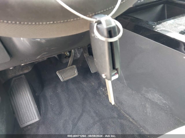 KNDCP3LE8P5105903 KIA NIRO LX