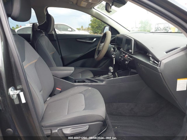 KNDCP3LE8P5105903 KIA NIRO LX