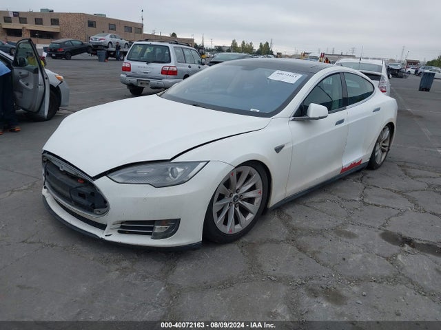 Tesla Model S P85 2014 5YJSA1H14EFP36571 Image 2