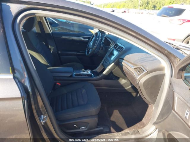 3FA6P0HD6HR105088 Ford FUSION SE