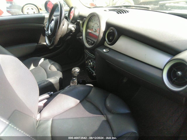 2011 MINI COOPER WMWSU3C59BT098465 Photo 4