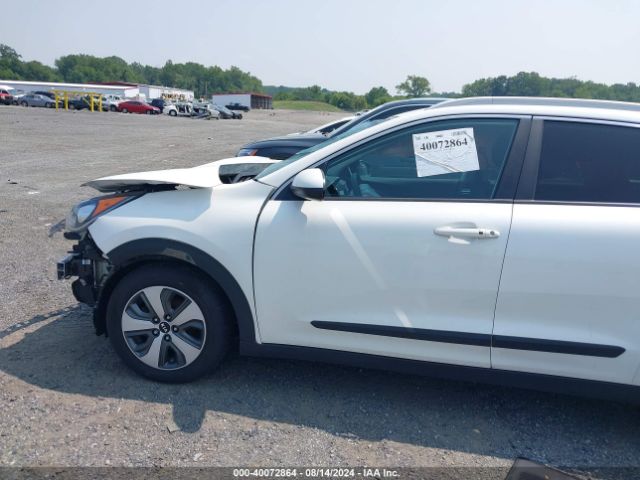 KNDCB3LC6K5218464 KIA NIRO LX