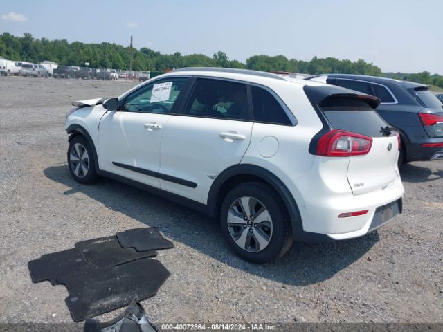 KNDCB3LC6K5218464 KIA NIRO LX