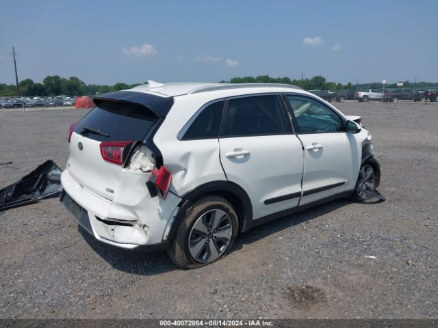 KNDCB3LC6K5218464 KIA NIRO LX