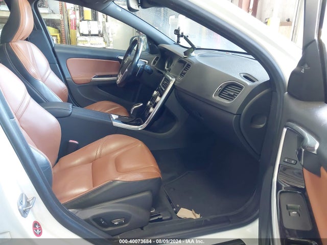 YV149MFM5F2335058 Volvo S60 T6 Platinum