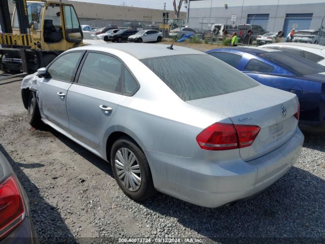 1VWAT7A39FC074230 Volkswagen Passat 1.8t S