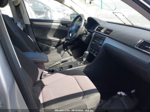 1VWAT7A39FC074230 Volkswagen Passat 1.8t S