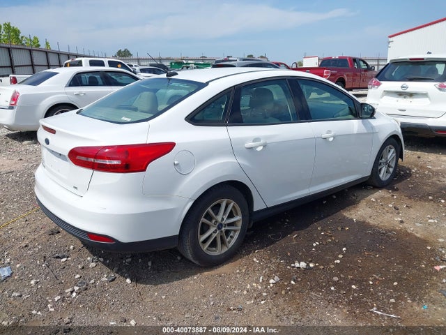 Ford FOCUS SE 2017 1FADP3F22HL282116 Image 4