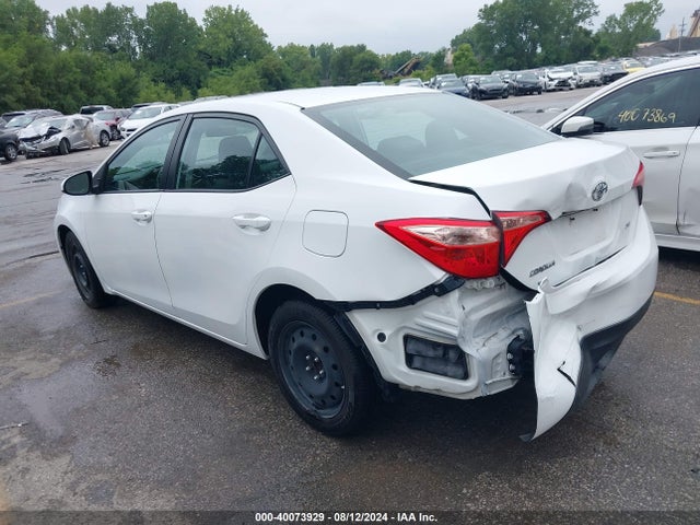 Toyota COROLLA LE 2018 2T1BURHE1JC032755 Image 3