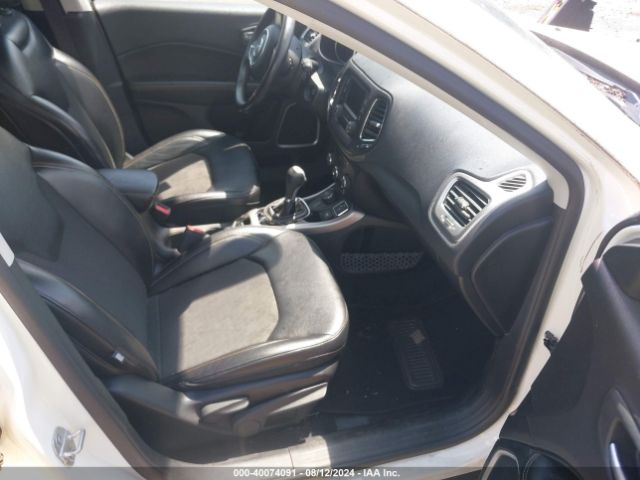 3C4NJDBB2HT680121 Jeep New Compass Latitude 4x4