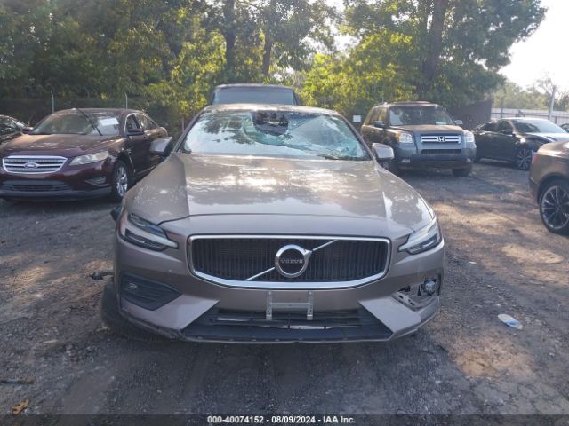 7JR102FK1MG102527 Volvo S60 T5 Momentum