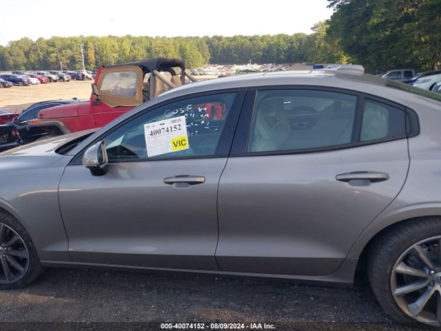 7JR102FK1MG102527 Volvo S60 T5 Momentum