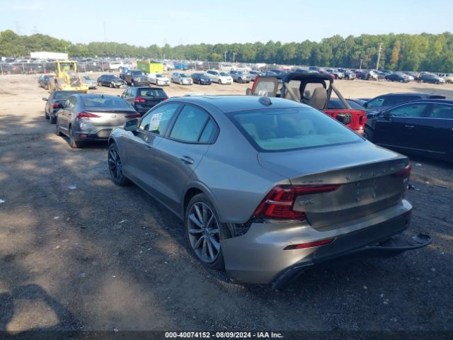 7JR102FK1MG102527 Volvo S60 T5 Momentum