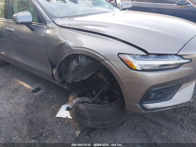 7JR102FK1MG102527 Volvo S60 T5 Momentum