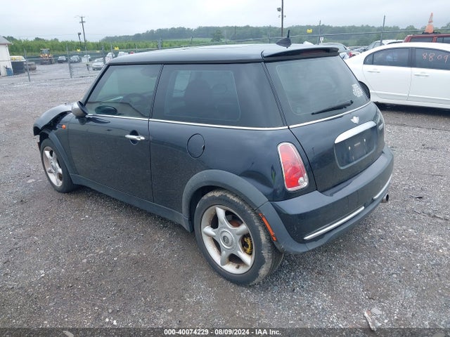 2006 MINI COOPER WMWRC33566TK72824 Photo 2