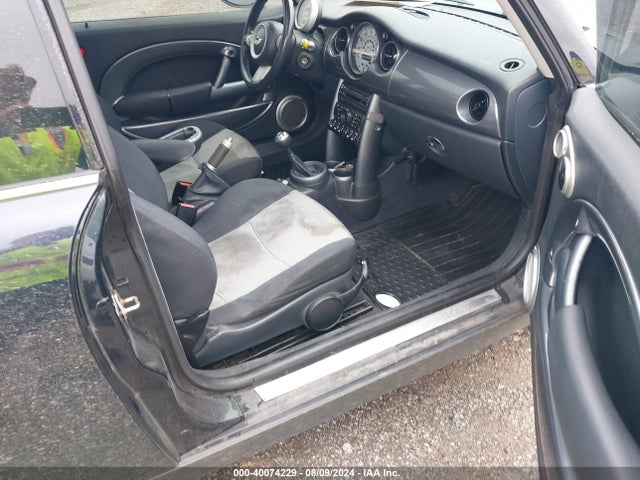 2006 MINI COOPER WMWRC33566TK72824 Photo 4