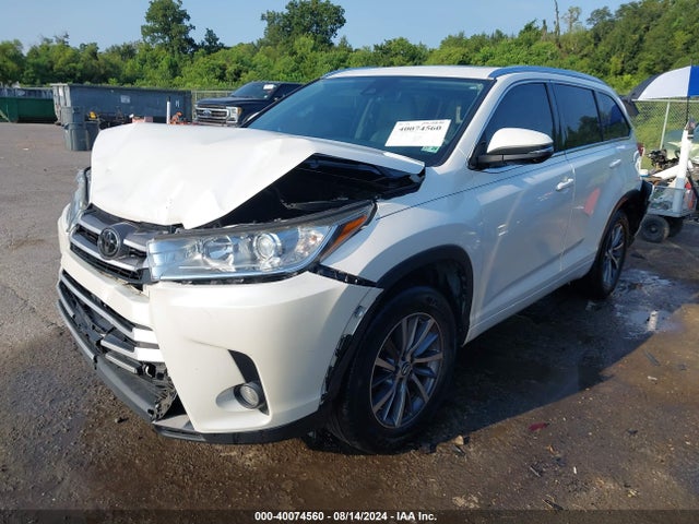 Toyota Highlander Xle 2018 5TDKZRFH9JS279320 Image 2