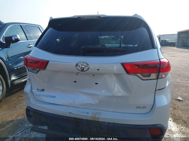 Toyota Highlander Xle 2018 5TDKZRFH9JS279320 Image 8
