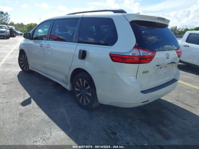 5TDYZ3DC1JS903058 Toyota Sienna Limited 7 Passenger