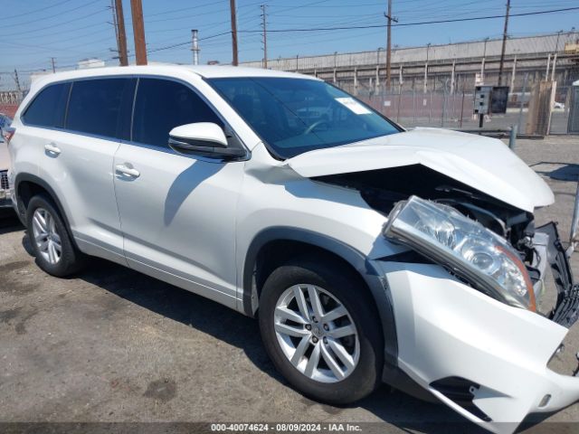 5TDZARFH3FS016818 Toyota Highlander Le