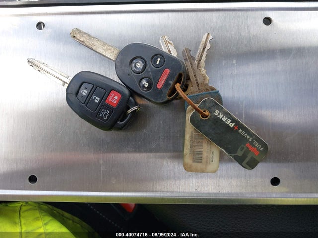 Toyota Rav4 Xle 2017 JTMRFREV0HD204557 Image 11